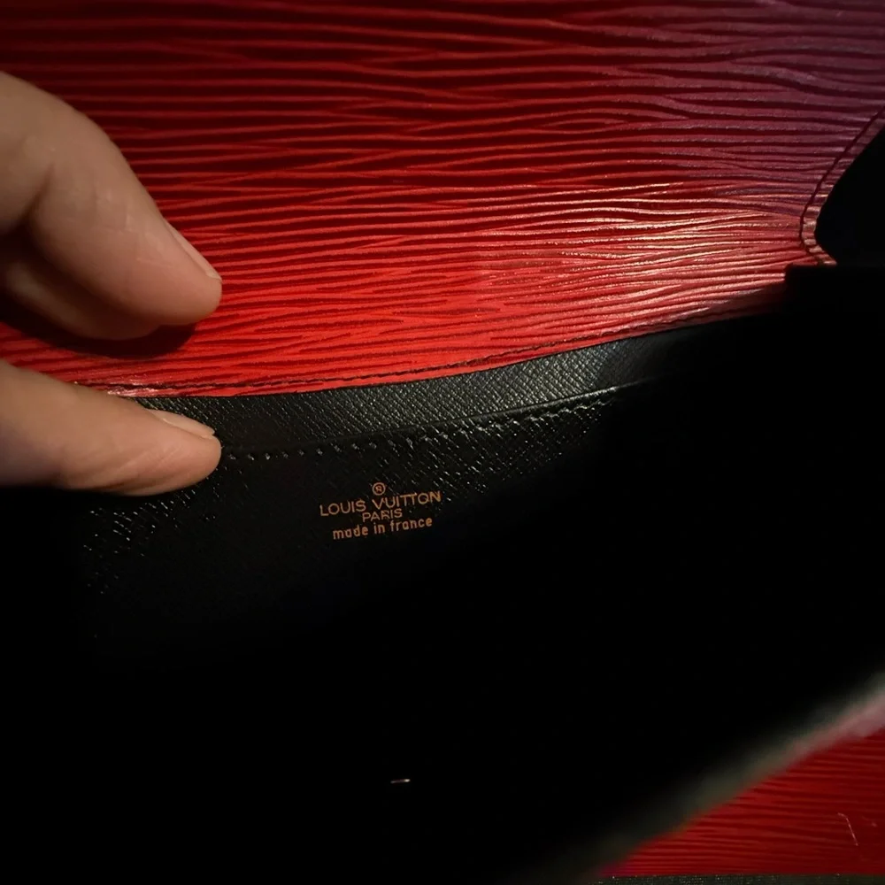 Authentic Louis Vuitton Carnime Red Epi Art Clutch - Picture 4 of 17